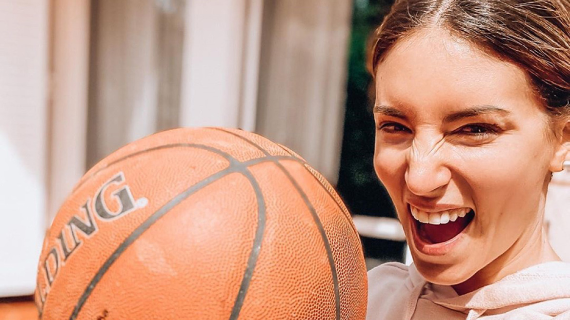 Αθηνά Οικονομάκου: Το «έριξε» στο μπάσκετ εν μέσω καραντίνας 
