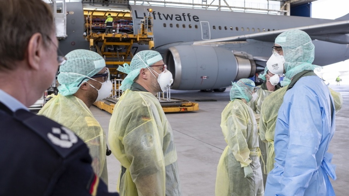 Κορωνοϊός - Γαλλία: Στρατιωτικά αεροπλάνα μεταφέρουν στο εξωτερικό ασθενείς σε κρίσιμη κατάσταση 