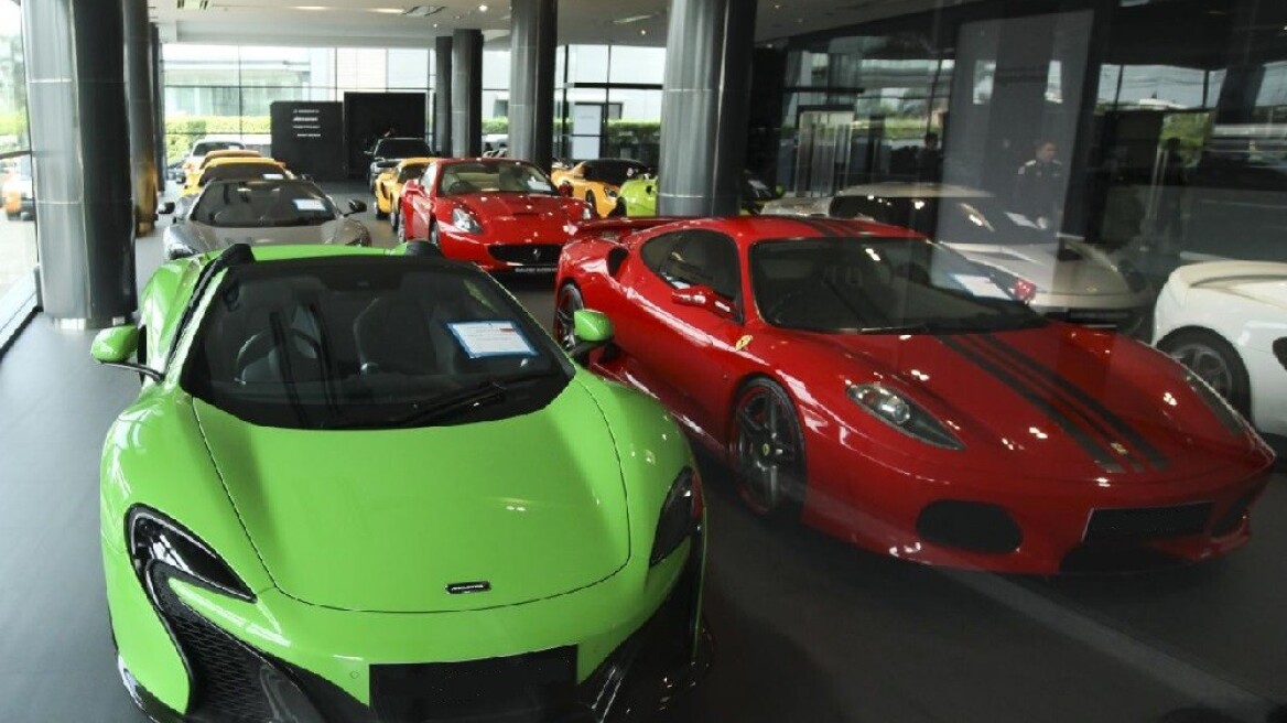 Πάνω από 4.000 ακριβά μεταχειρισμένα αυτοκίνητα στοιβαγμένα στο τελωνείο