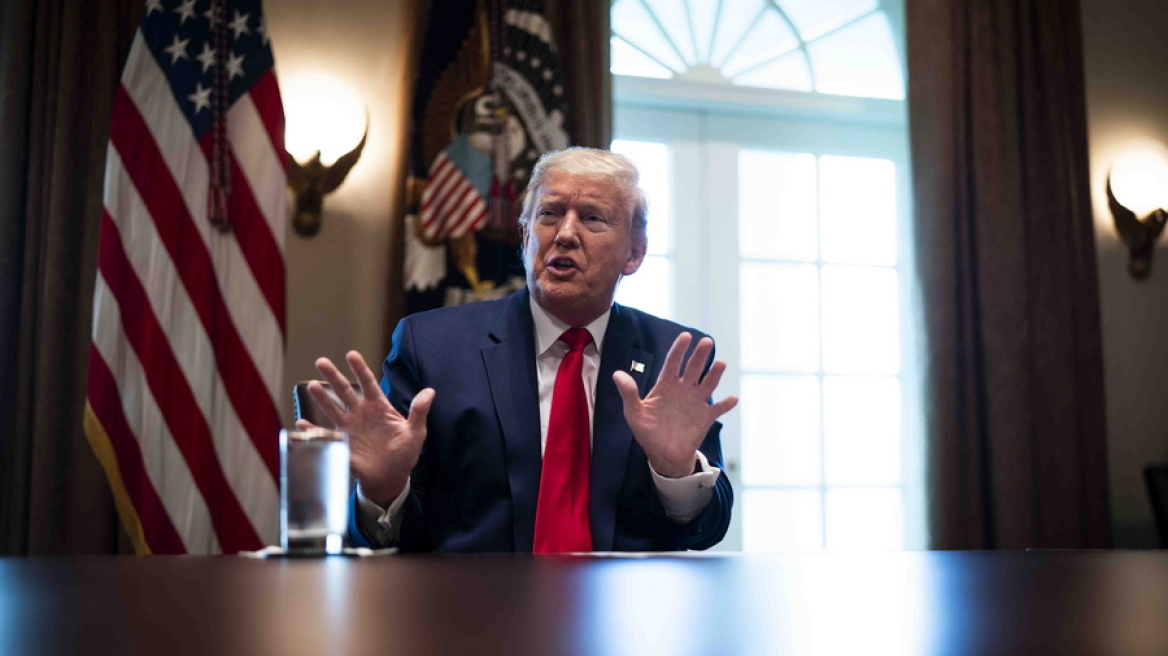 Κορωνοϊός στις ΗΠΑ: Ο Τραμπ λέει «όχι» στη μάσκα παρά τις συστάσεις των ειδικών