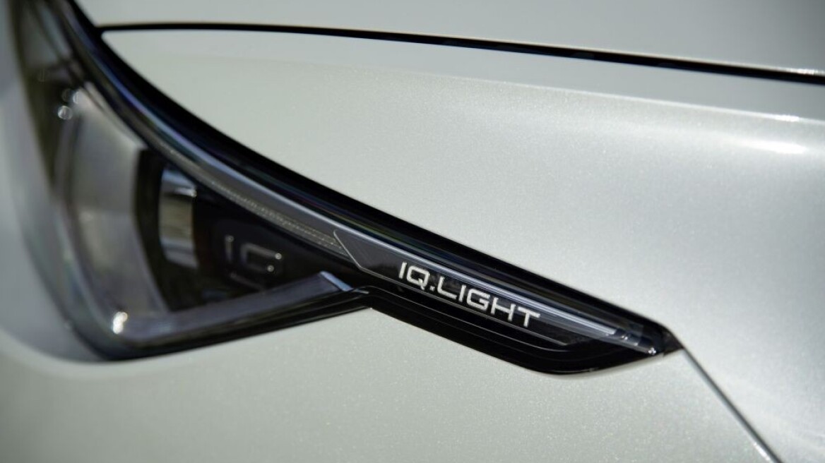 VW Golf: Το μικρομεσαίο μοντέλο με τα "έξυπνα" φώτα!