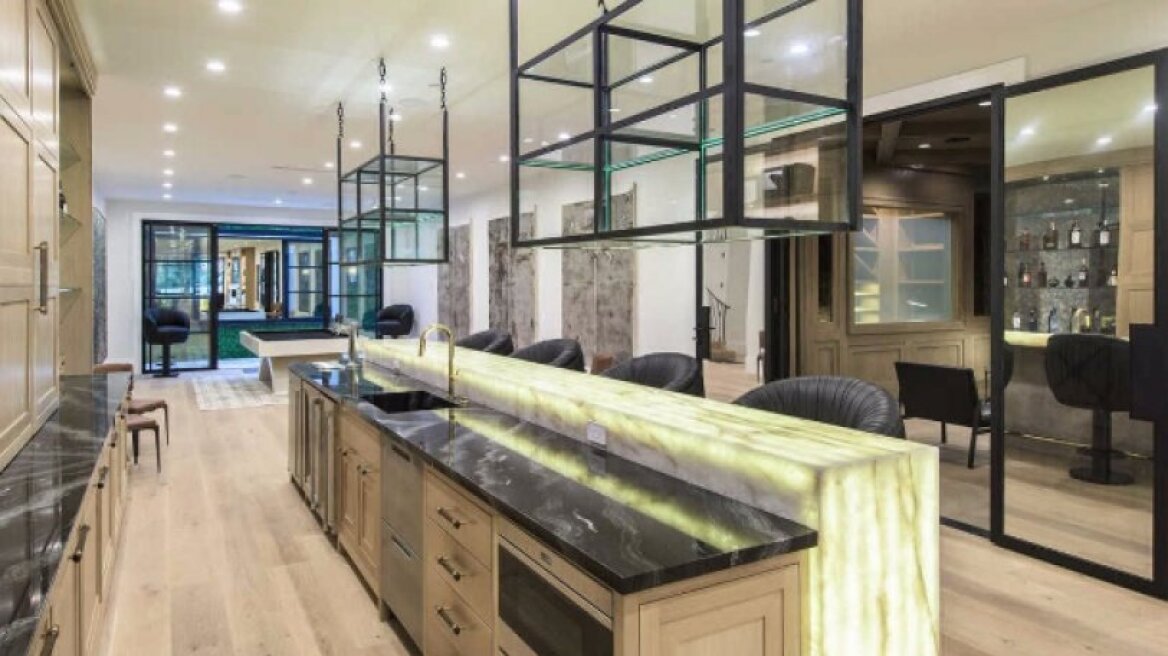 Κορωνοϊός: ΛεΜπρόν Τζέιμς: Το «βασιλικό παλάτι» που περνά την καραντίνα