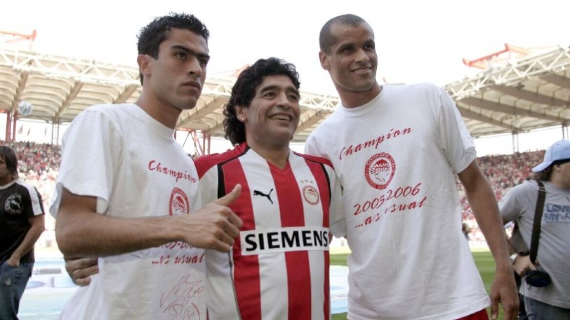 Ο Μαραντόνα ευχήθηκε στον Ριβάλντο με φανέλα του Ολυμπιακού στο «Καραϊσκακης»