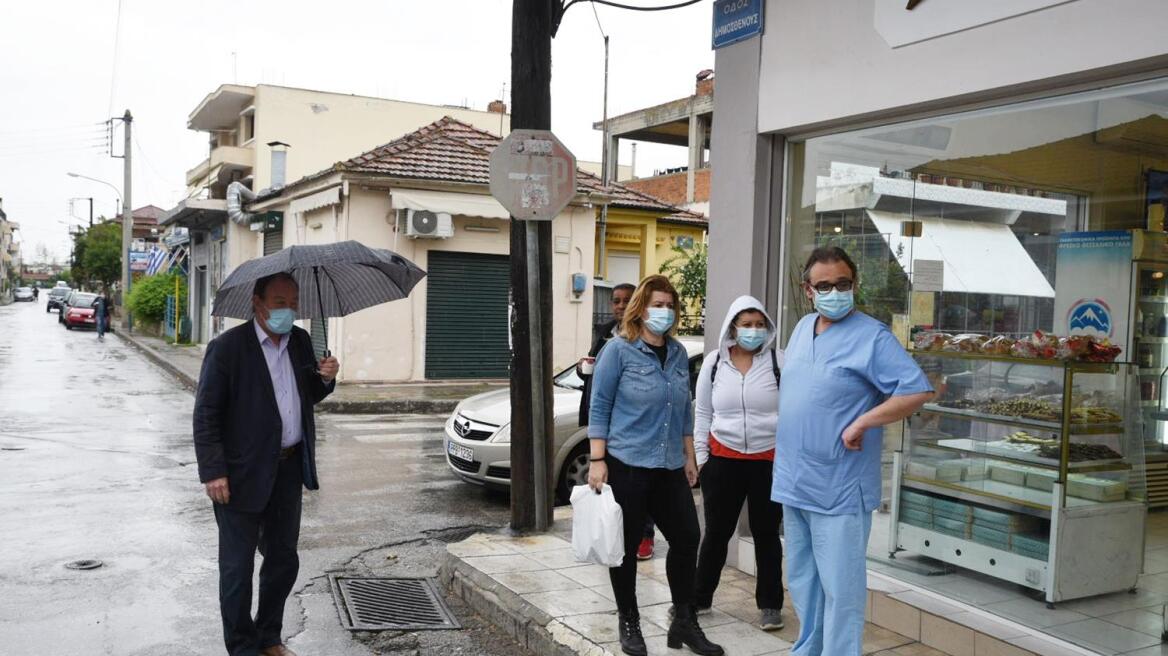 Κορωνοϊός - Λάρισα: Πόρτα - πόρτα έγιναν 115 έλεγχοι στον οικισμό Ρομά στη Νέα Σμύρνη