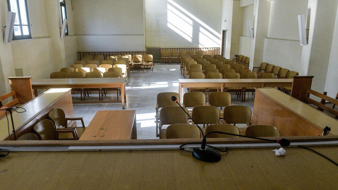 Σε αποχή οι δικηγόροι της Αθήνας την πρώτη ημέρα επαναλειτουργίας των δικαστηρίων