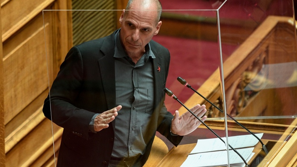 Προκλητικός και πάλι ο Βαρουφάκης: «Επιστρέφω στην Αίγινα»