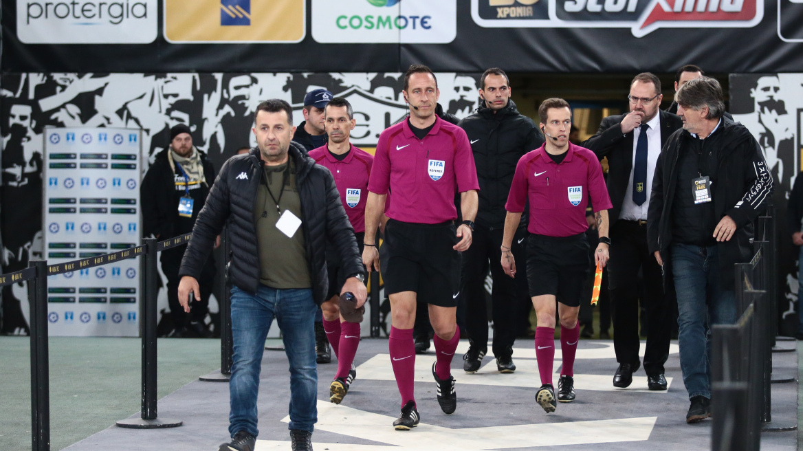 Κύπελλο ποδοσφαίρου: «Κάποιος άρπαξε τον βοηθό από τα γεννητικά όργανα - Δεν έχω ξαναδεί κάτι τέτoιο»