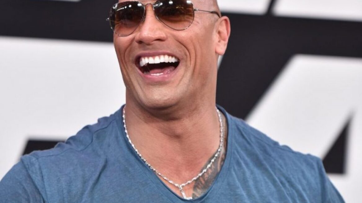 Ο «Τhe Rock» είναι ο πιο τρυφερός μπαμπάς – Έτσι κοιμίζει τη μικρότερη κόρη του