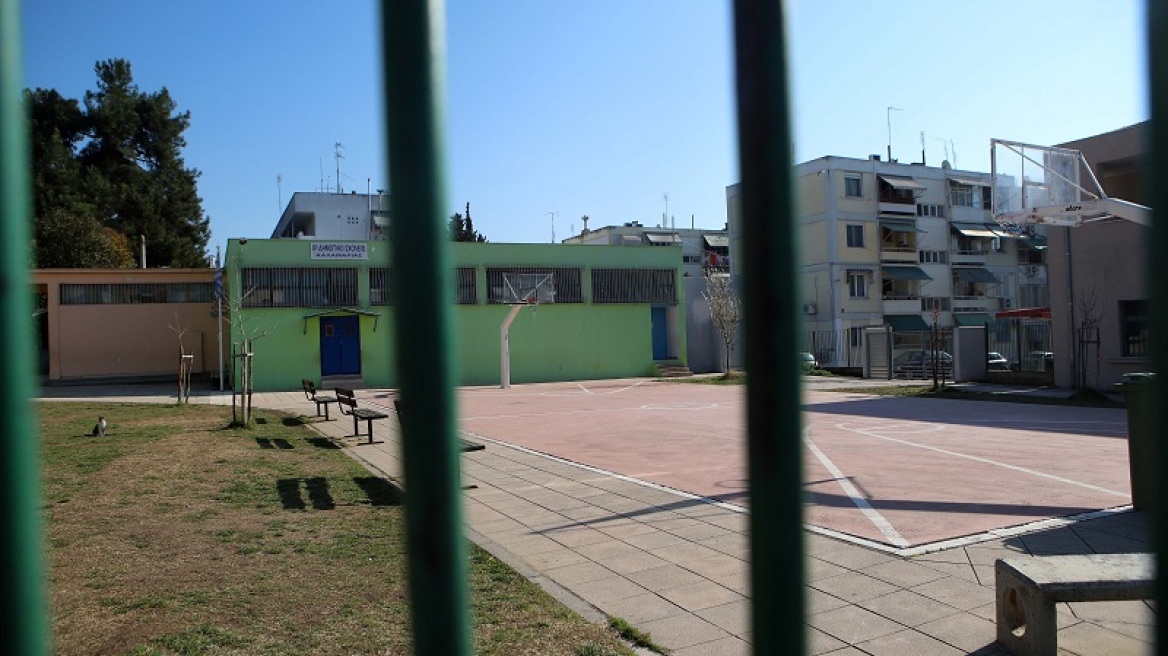 «Δεν θέλουμε κλειστά Δημοτικά - Να συνεχιστεί η σχολική διαδικασία» λέει ο ΓΓ Δασκάλων (ΘΕΜΑ 104,6)