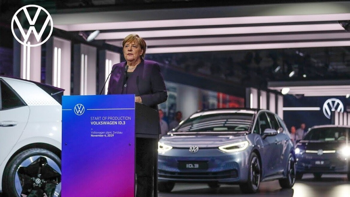 Σκληρές πιέσεις στην Μέρκελ απο το αυτοκίνητο...