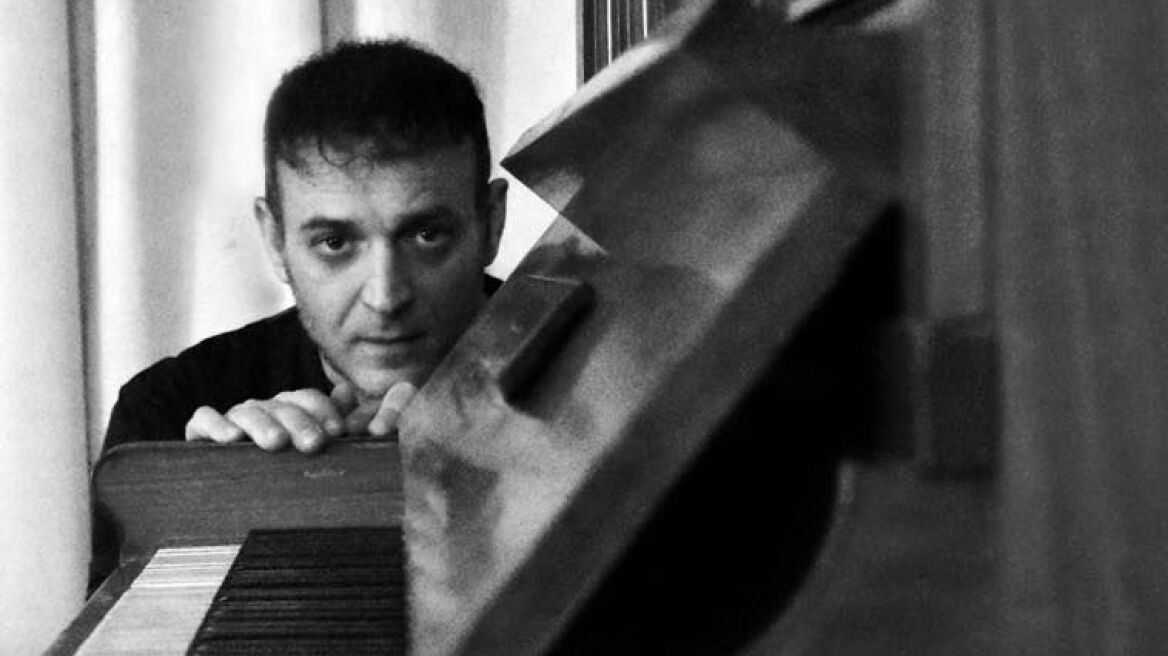 Πατέρας για πρώτη φορά θα γίνει ο τραγουδιστής Γιώργος Ρους