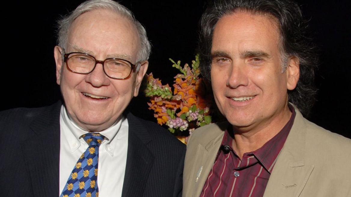 Γουόρεν Μπάφετ: Πώς ξόδεψε ο γιος του τις μετοχές $90.000 που του έδωσε στα 19 του – «Δεν το μετανιώνω» υποστηρίζει…