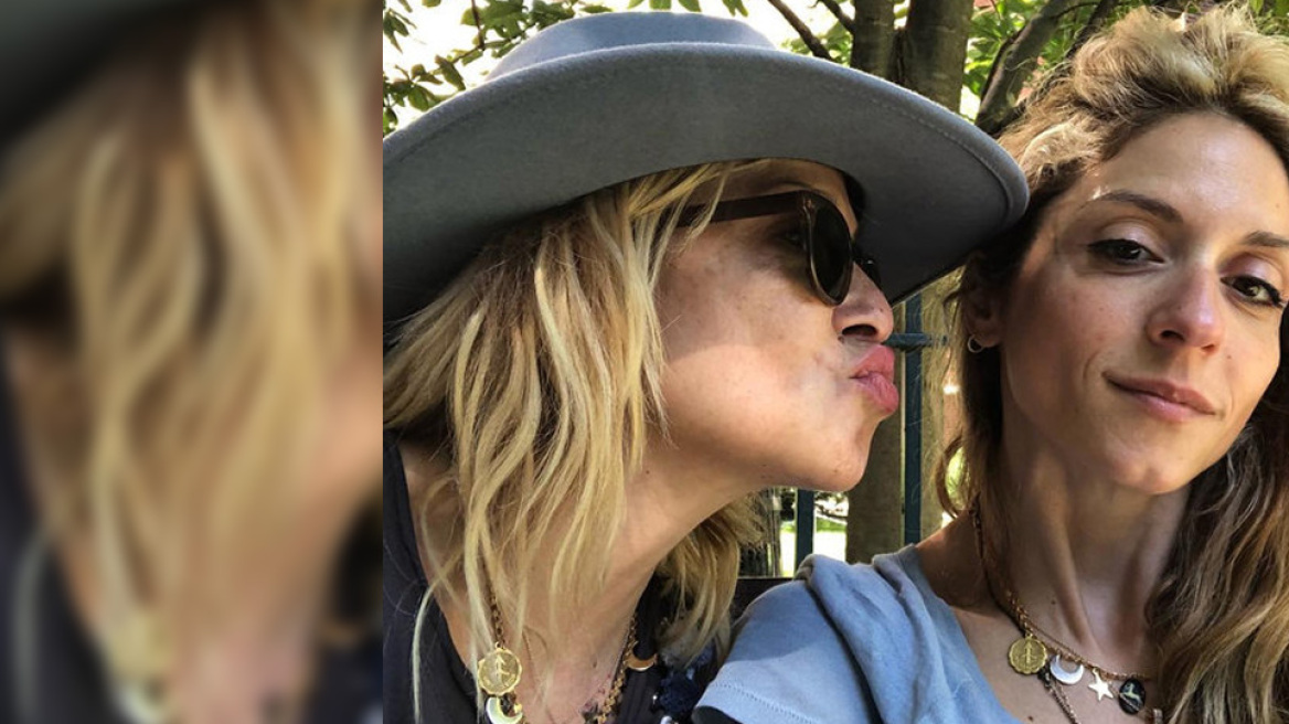 Γιορτή της μητέρας: Οι διάσημοι λένε «χρόνια πολλά» στις μαμάδες τους