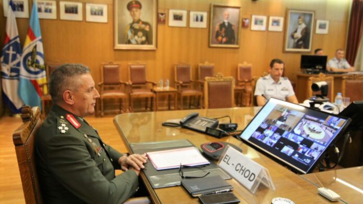 Επικοινωνία Φλώρου με αρχηγούς ΓΕΕΘΑ Αιγύπτου και ΗΑΕ για τις εξελίξεις στη Μεσόγειο