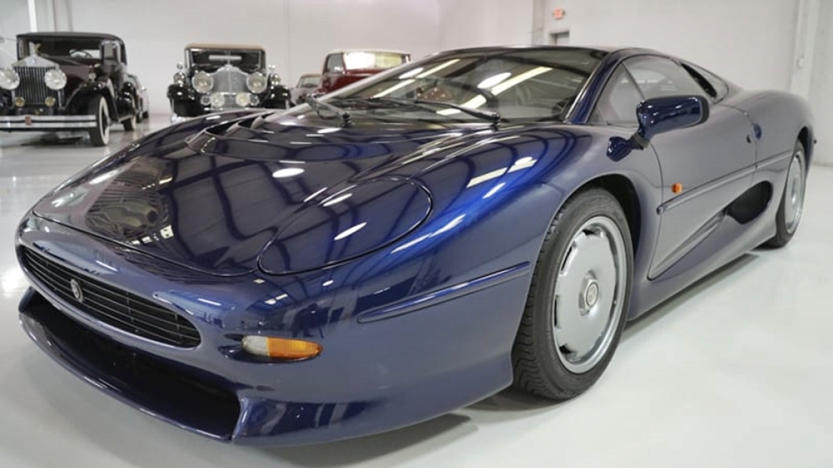 Πωλείται Jaguar XJ220 με 1.900km