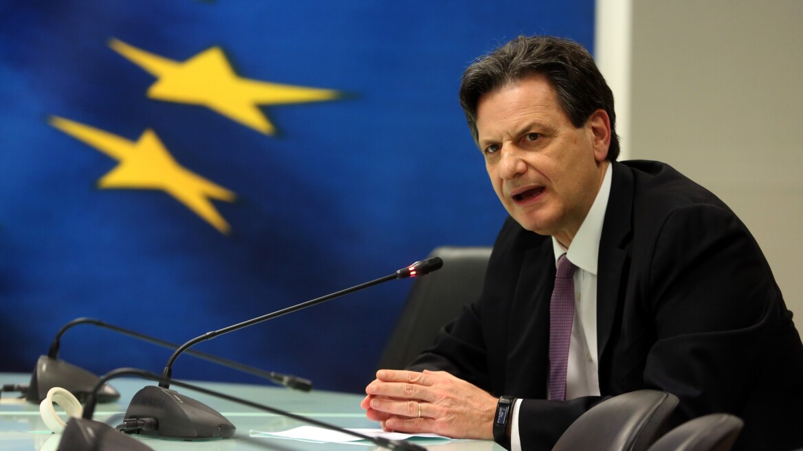 Σκυλακάκης (Θέμα 104,6): «Χρέος στο 206% και ύφεση λίγο πάνω από 10%» οι φετινές προβλέψεις για την οικονομία