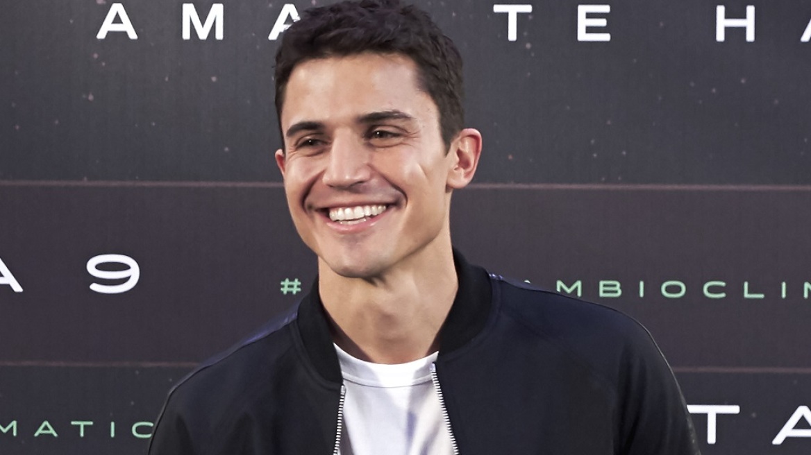 Alex Gonzalez - Ο γόης πρωταγωνιστής της σειράς "Unauthorized Living" του Netflix γυμνάζεται και ρίχνει το Instagram