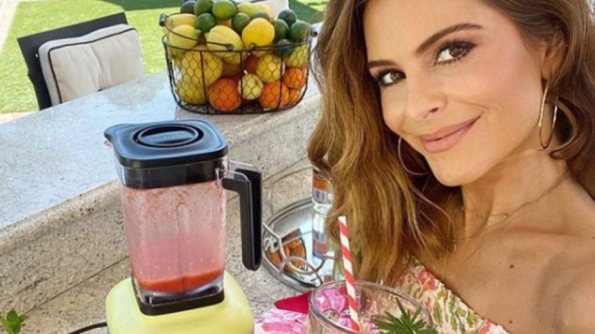 Η Maria Menounos έχει βρει τον καλύτερο τρόπο να εργάζεται, δίπλα στην πισίνα