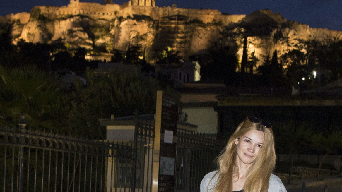 Ιωάννα Παππά: Βραδινή βόλτα στην Πλάκα με τον άντρα της ζωής της