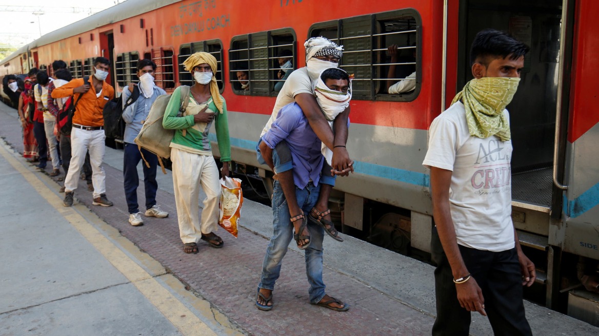 Κορωνοϊός - Ινδία: Ρεκόρ με σχεδόν 5.000 νέα κρούσματα σε ένα 24ωρο