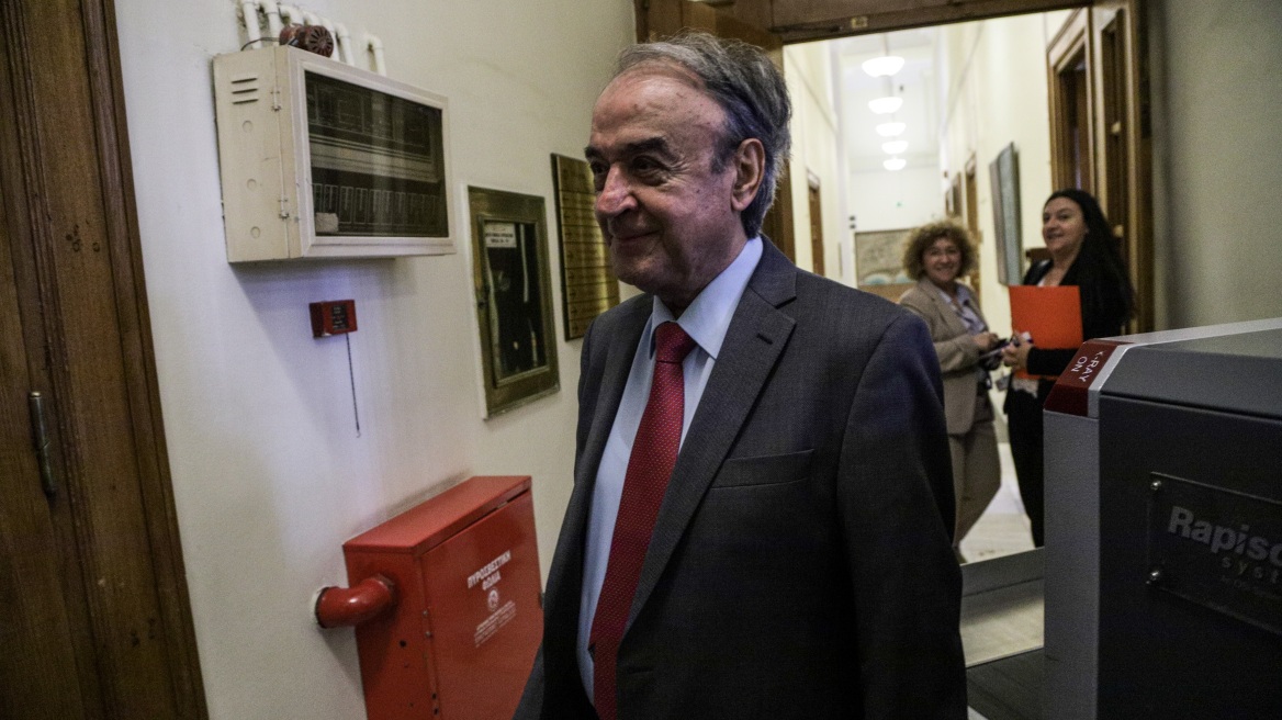 Την εξαίρεση Μπούγα και μελών της προανακριτικής ζητά ο συνήγορος του Παπαγγελόπουλου 