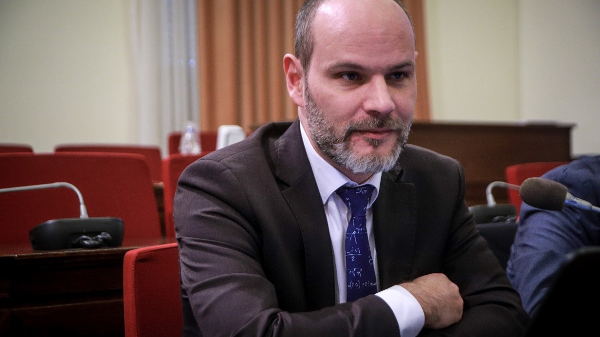 Γραφείο Προϋπολογισμού: Από 4,4% ως 9,4% η ύφεση για την ελληνική οικονομία