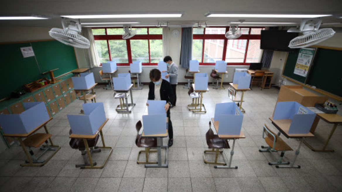Κορωνοϊός - Νότια Κορέα: Με μάσκες, θερμομέτρηση και αντισηπτικά η σταδιακή επιστροφή μαθητών στα σχολεία