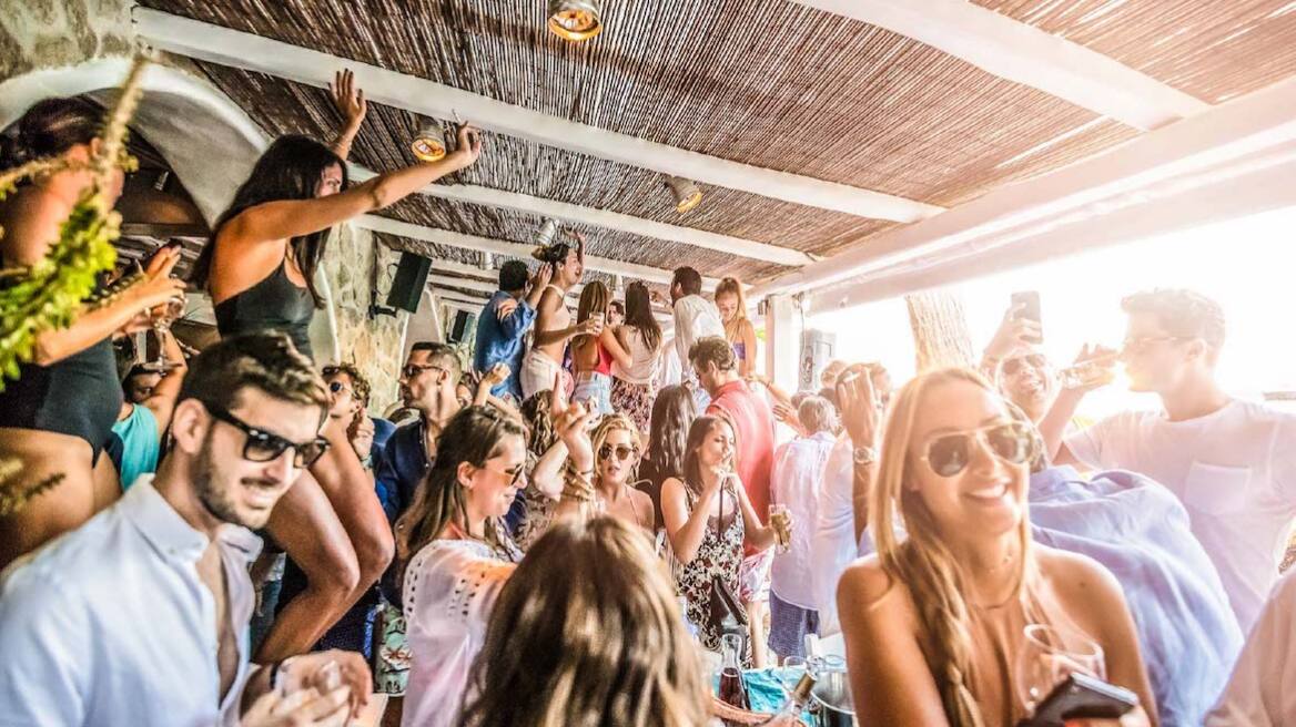 Τέλος στα φαντασμαγορικά, πανάκριβα πάρτι...