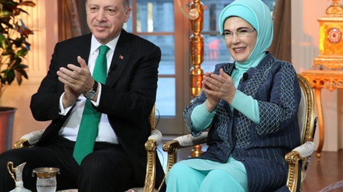 Αγιά Σοφιά: Η Εμινέ Ερντογάν πανηγυρίζει στο Twitter για τη μετατροπή σε τζαμί