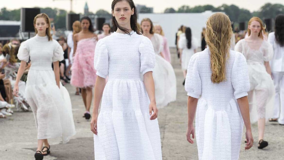 Τα ωραιότερα φλατ σανδάλια που μπορείτε να αγοράσετε τώρα