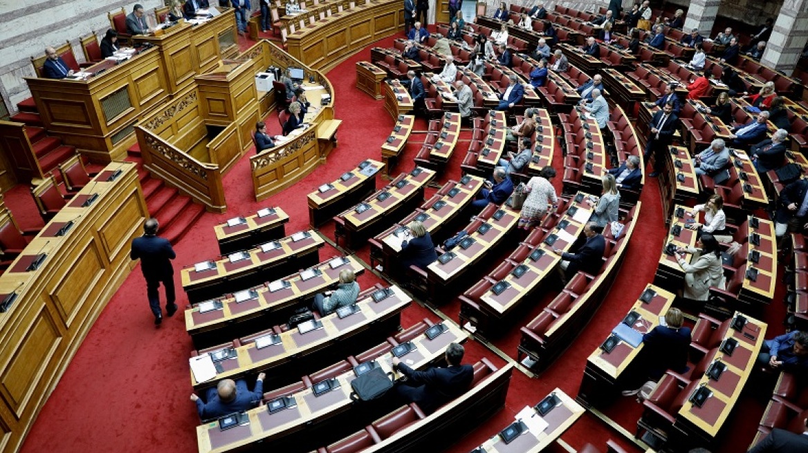 Βουλή: Δεκτό κατά πλειοψηφία το νομοσχέδιο για τις φοροελαφρύνσεις και τα αναδρομικά