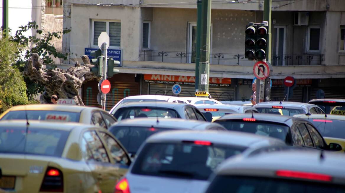 Κίνηση τώρα: Κλειστή η Σταδίου, λόγω συλλαλητηρίου εργαζομένων στον επισιτισμό