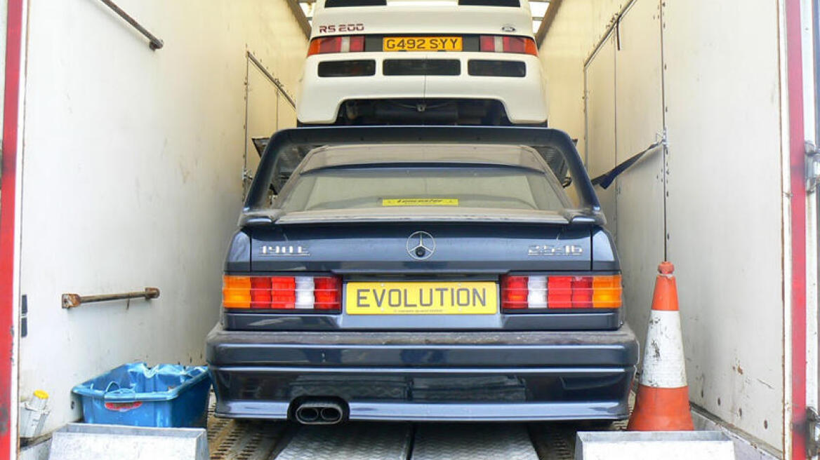 Σπάνια αυτοκίνητα-θησαυροί σαπίζουν παρατημένα