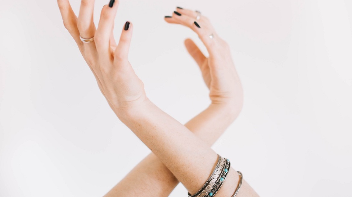 DIY scrub με αβοκάντο για απαλά και νεανικά χέρια