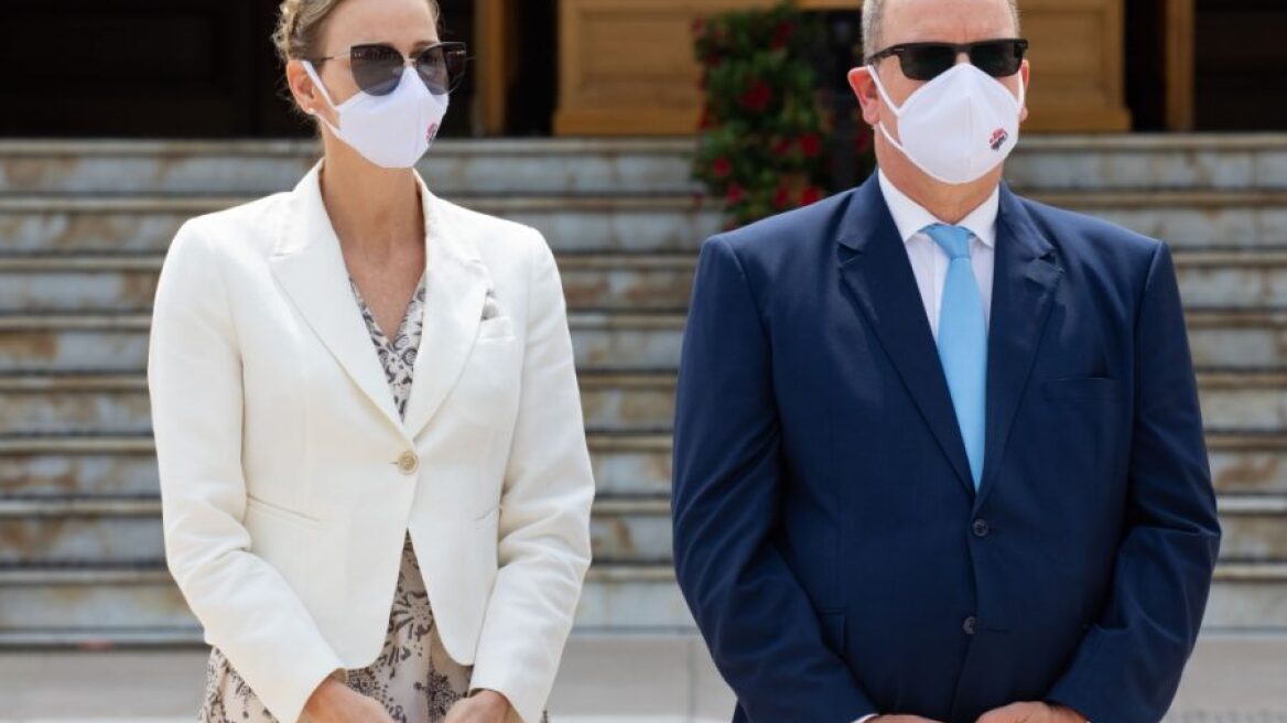 Όταν οι royals ενσωματώνουν στην εμφάνισή τους τη μάσκα