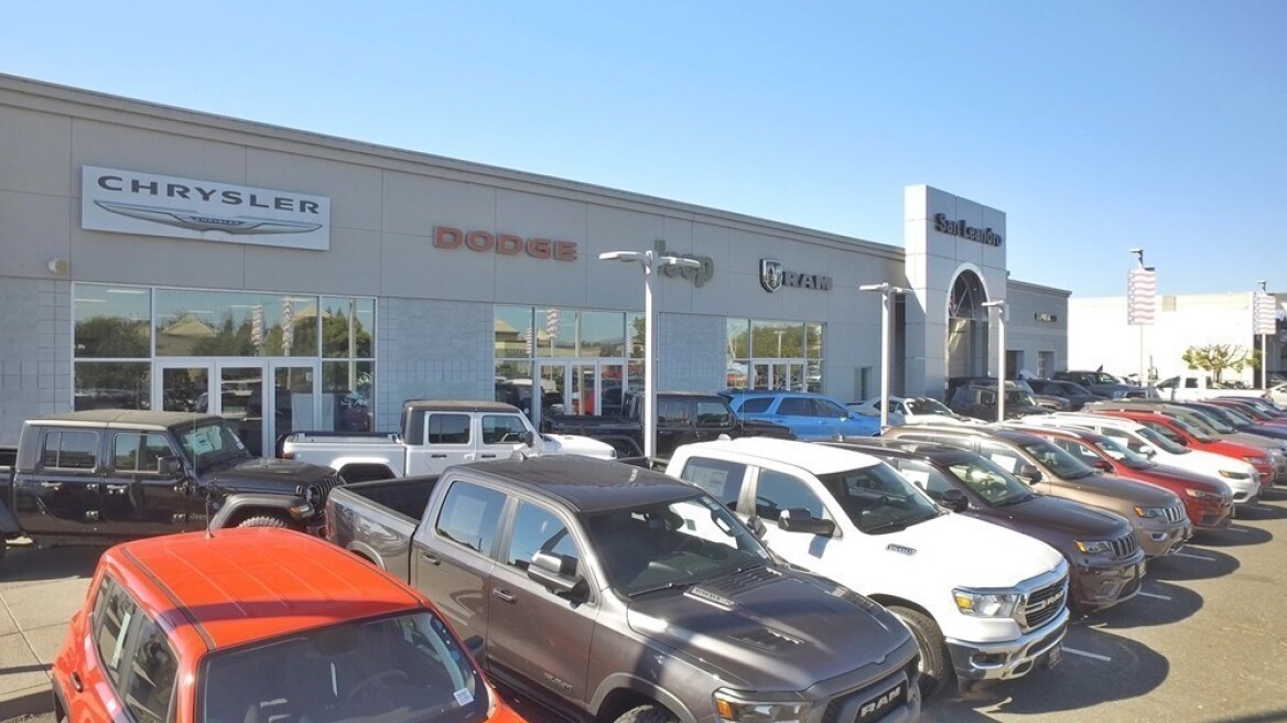 Κλοπή αυτοκινήτων σε live μετάδοση...