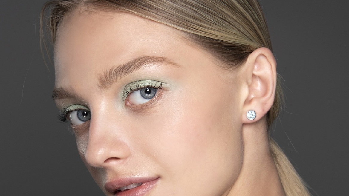 5 tips για να εφαρμόσετε τη σκιά ματιών όπως οι επαγγελματίες