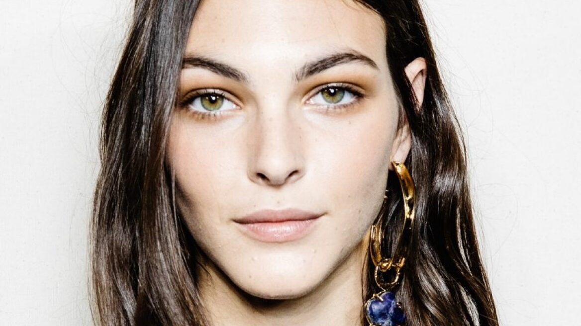 Αυτό το προϊόν δεν πρέπει να λείπει από το νεσεσέρ σας αν θέλετε σταθερό μακιγιάζ