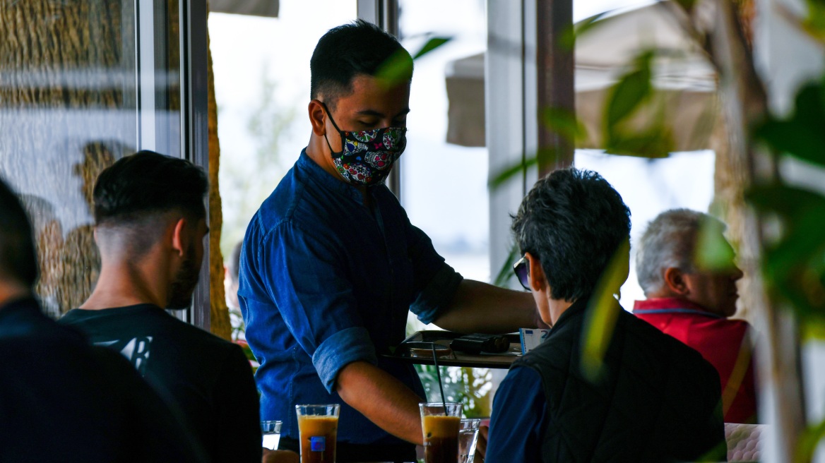 ΑΑΔΕ: Σε ρυθμούς COVID-19 άρχισαν οι 35.000 θερινοί έλεγχοι στην αγορά 