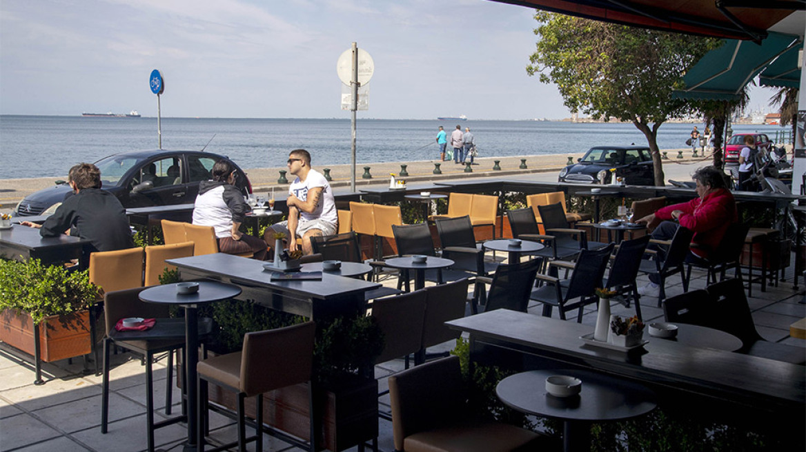 Άρση μέτρων: Ανοίγουν από σήμερα οι εσωτερικοί χώροι σε εστιατόρια και καφέ