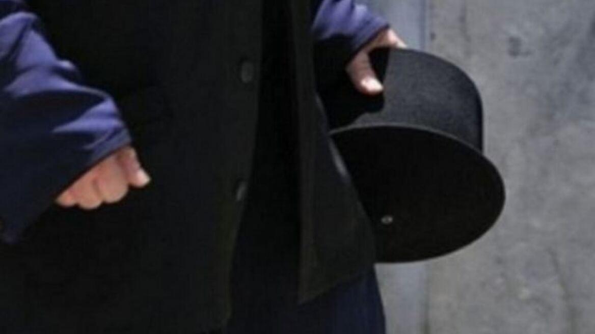 Φθιώτιδα: Ροζ σκάνδαλο με 62χρονο ιερέα που έβγαζε τα ράσα και έκανε τον εραστή