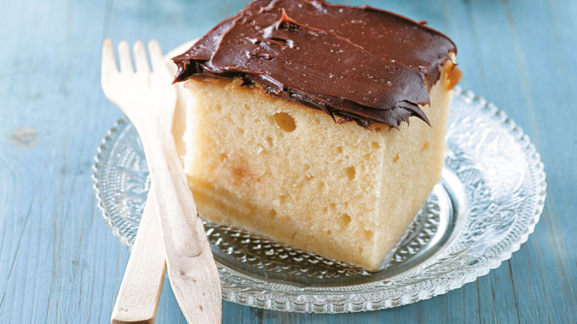 Κέικ ουζάτο σιροπιαστό με γκανάζ σοκολάτας και γλυκάνισου