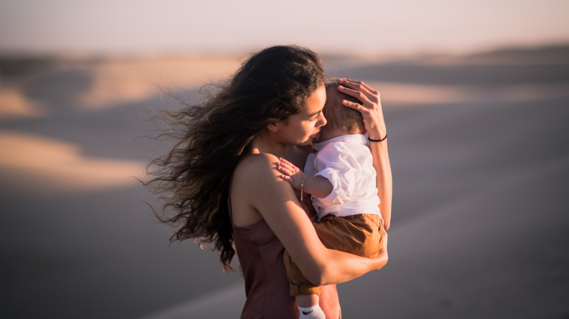 Αυτισμός: Πώς μπορεί μια αγκαλιά να αποκαλύψει το πρόβλημα