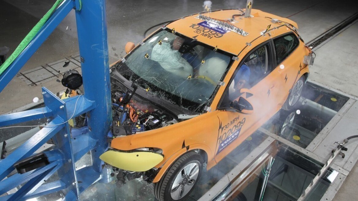 Ηλεκτρικό αυτοκίνητο: Πόσο ασφαλές σε περίπτωση ατυχήματος ή φωτιάς; 