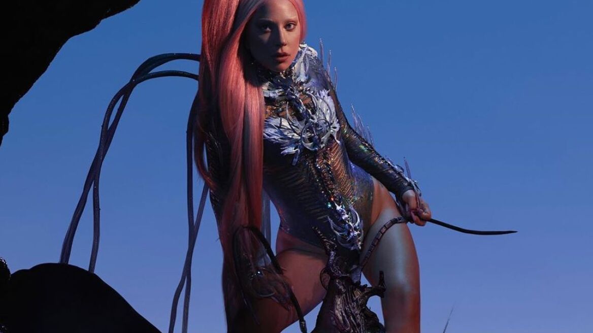Πώς δείχνει η Lady Gaga όταν αφαιρέσει τους τόνους make up; - H φωτογραφία που την απομυθοποιεί