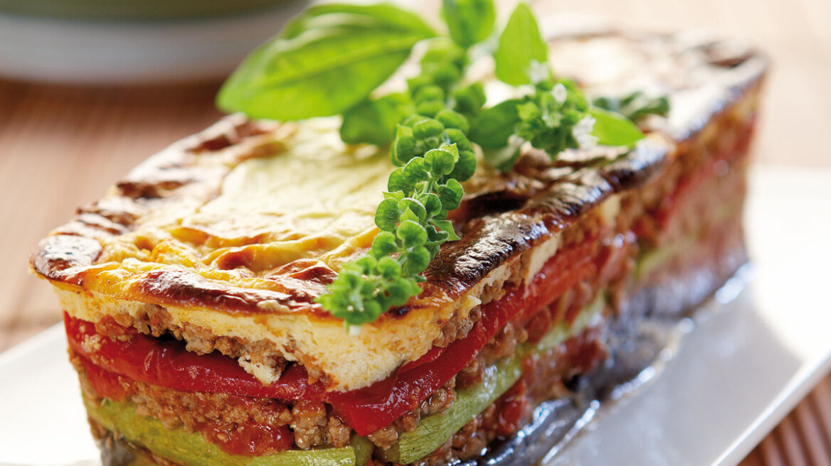 Νόστιμα μαγειρέματα με πουρέ πατάτας και μπεσαμέλ