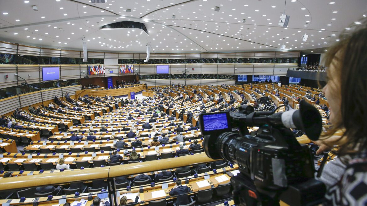 Διασπασμένη η ευρω-ομάδα της ΝΔ σε κρίσιμη ψηφοφορία