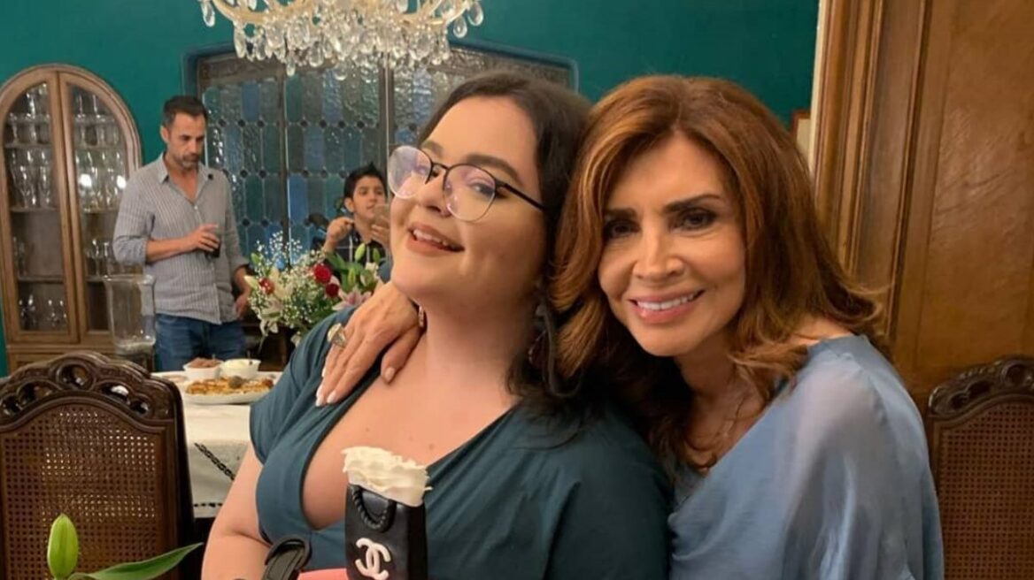Μιμή Ντενίση: Το πάρτι και η τούρτα υπερπαραγωγή για τα γενέθλια της κόρης της