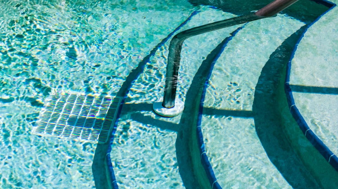 Αίγινα: Θλίψη για τον 17χρονο που πνίγηκε σε πισίνα