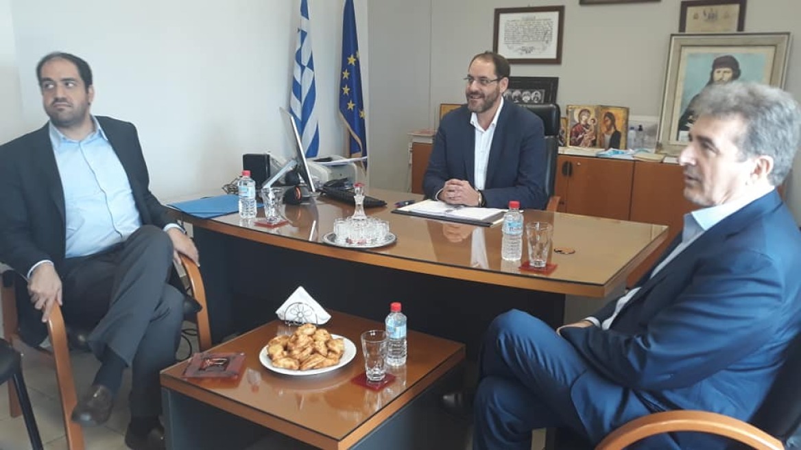 Στα Ανώγεια ο Χρυσοχοΐδης: Η μαντινάδα όλο… νόημα για τις βεντέτες